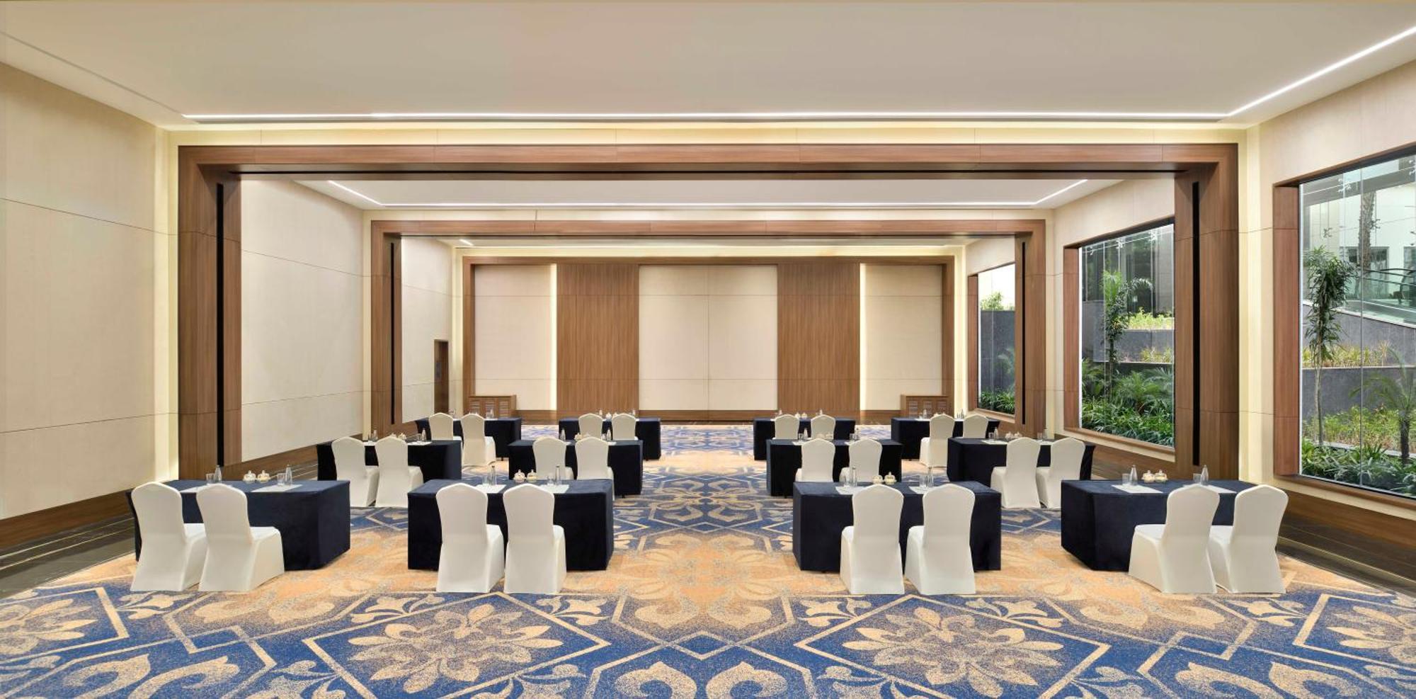 Sheraton Grand Bengaluru Whitefield Hotel & Convention Center Exterior foto