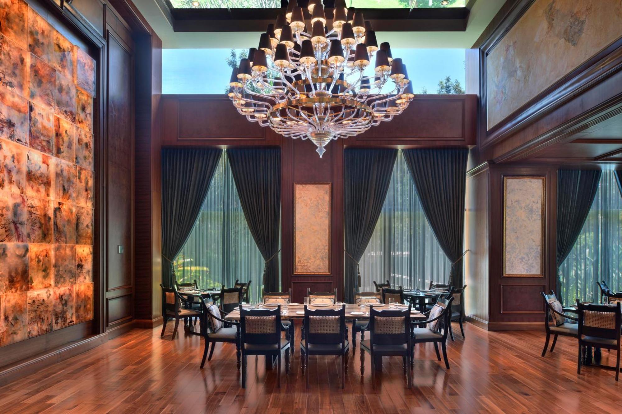 Sheraton Grand Bengaluru Whitefield Hotel & Convention Center Exterior foto